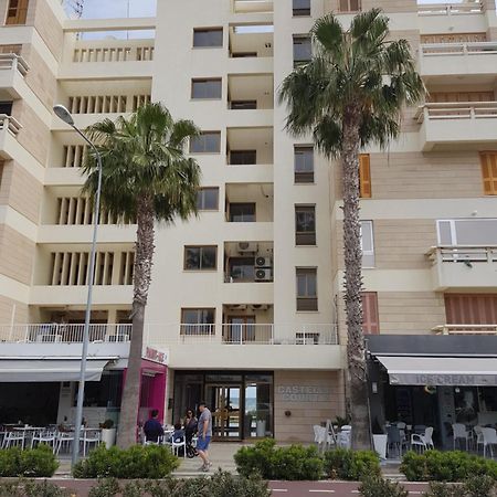 Haig'S Dream Flat On The Beach Larnaca Exteriör bild