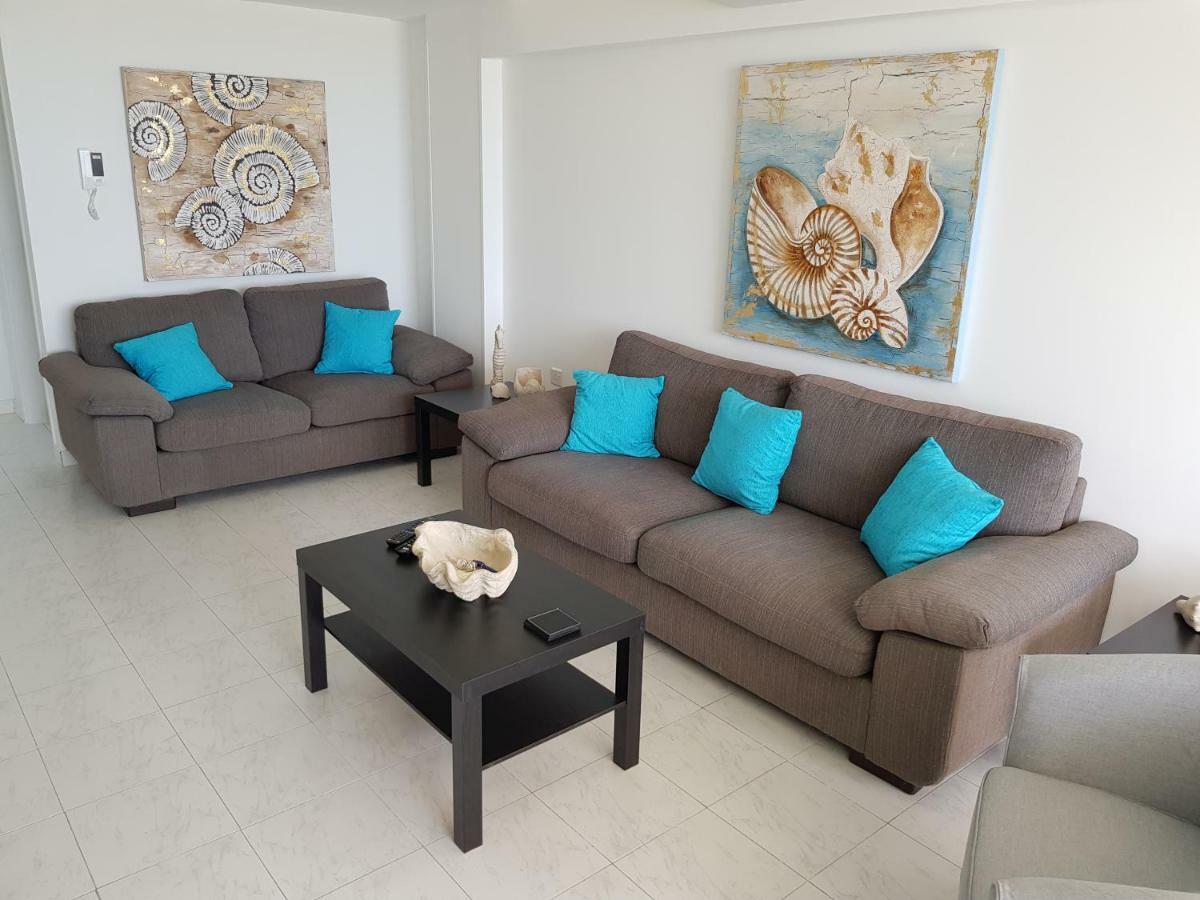 Haig'S Dream Flat On The Beach Larnaca Exteriör bild