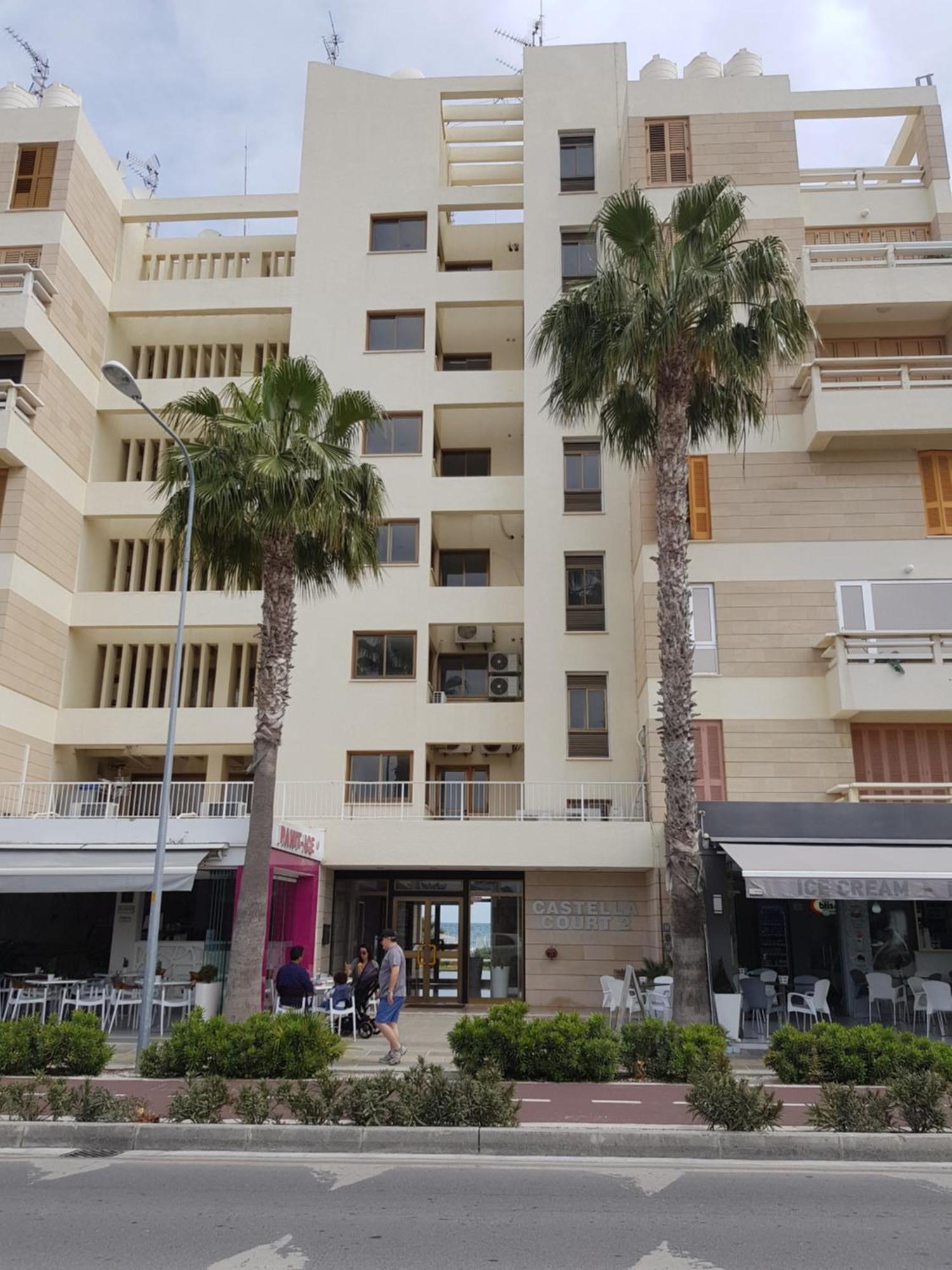 Haig'S Dream Flat On The Beach Larnaca Exteriör bild