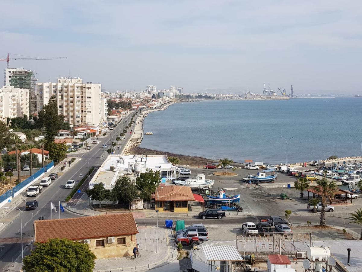 Haig'S Dream Flat On The Beach Larnaca Exteriör bild